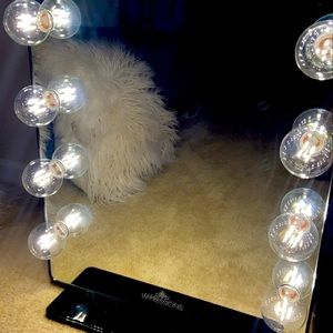 𝘐𝘮𝘱𝘳𝘦𝘴𝘴𝘪𝘰𝘯𝘴 𝘝𝘢𝘯𝘪𝘵𝘺 𝘔𝘪𝘳𝘳𝘰𝘳